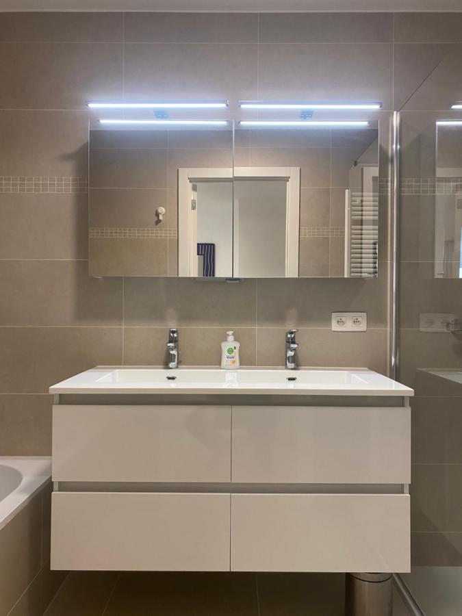Lichtrijk 2-Slaapkamerappartement Met Zeezicht En Gratis Parking Ostenda Zewnętrze zdjęcie