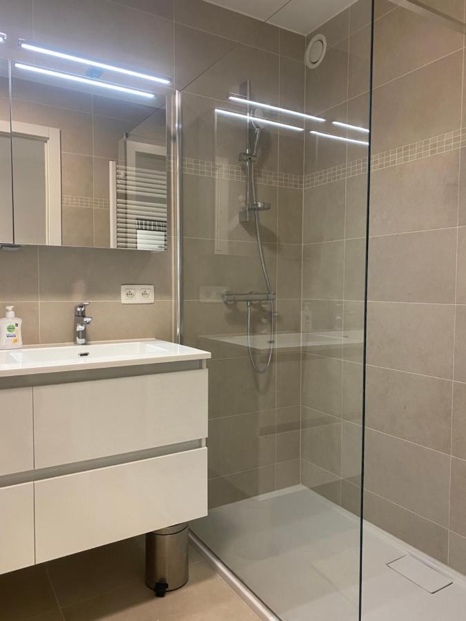 Lichtrijk 2-Slaapkamerappartement Met Zeezicht En Gratis Parking Ostenda Zewnętrze zdjęcie